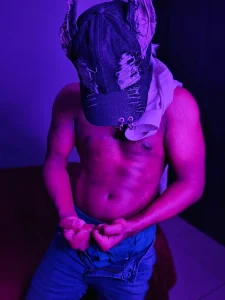 Enzo_Azalea Enzo, Strong arms. Defined chest. Flexing Pic