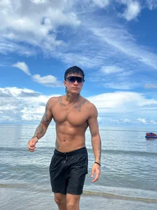 pettergrey1 beach day Pic 4