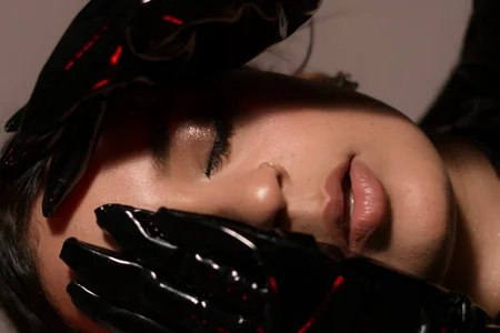 Nina_Blaze my face with talex suit Bilde 4