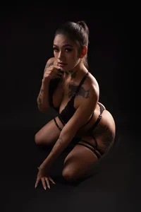 AlexiaCooperr kullanıcısının 😘💨Smoke & Shadows🖤 albümü -  4 fotoğraf