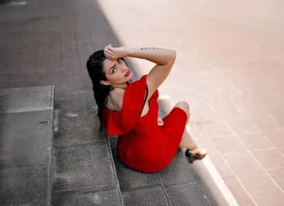 MeganHoffmaan "Red like the fire that I light in you. Ready to burn with me? 😈 #PasiónRoja" Pic 3