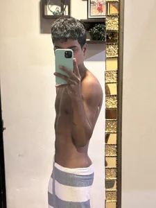 Leo_Harem Public Pic 4