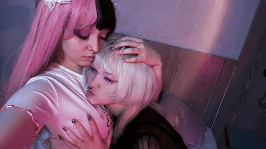 Nora_Kresss Sexy lesbian couple😋💕 slika