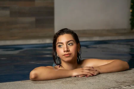 CamilaVegas_ Can we swim together? รูป 