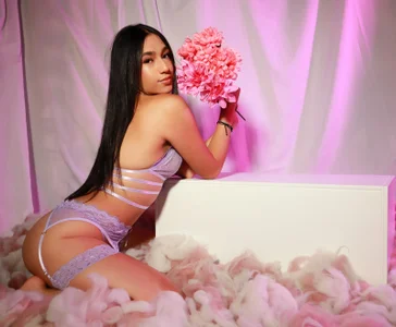 SaraaMills Your Sexy Girl!  3টি ছবি