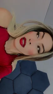 B de CoralineSweett  5 Imagens