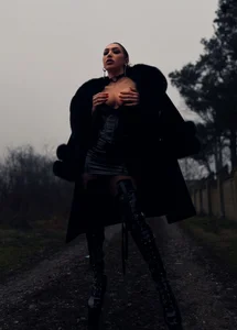 _ChloeLee_ dare to get closer? Pic 5