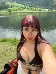 Zara_Snow taking a walk around the lake Immagine  2