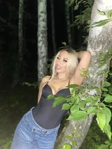 Valerie_Foxy Public Pic 3