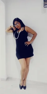 elegance de Khalifa_Mature  2 photos