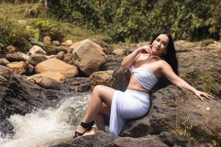 victoria_cooper3 By the river Pic 4