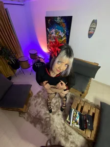 Mischievous and majestic de Charlotte_Myers  2 Imagens