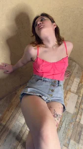 ElizabethRedWings's on floor in front of u Sex Photo 5