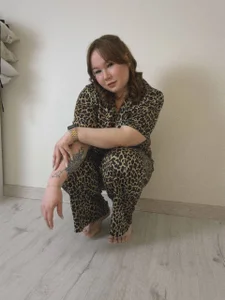 Emmy_Greis Lady in a leopard costume Foto 3