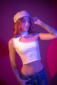 VictoriaRosse_: Gazes that match the neon lights.✨🤍🔥🥰 ( фото)