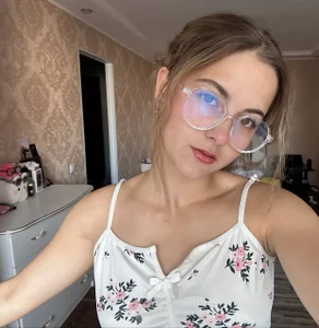 CarolannMirjah rate my glasses🧐 Pic 5