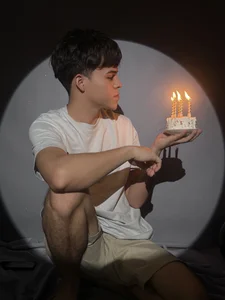 justinbilerのBDAAY JUSTINN🤍の 2枚の写真