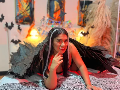 leylla_ Halloween 2026 Pic