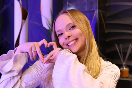 lucy_loy Strawberry Kiss Foto 6