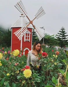 Lustrous_Nathalie Some plants need gentle hands. Others crave a firm grip and whispered secrets at dusk. Hình 3