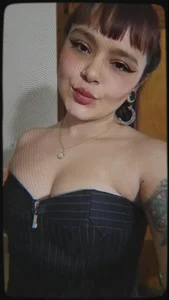 Luna de Moon_Velvet  3 photos