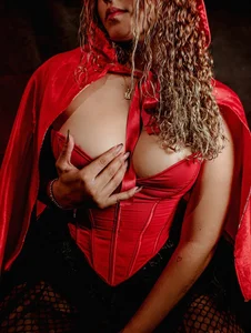LunaAnd A mischievous Little Red Riding Hood 🕷️🎃🐈‍⬛♥️ slika 4