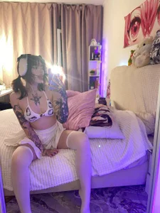 Eva_Sonic: posing against mirror ( 5 фото)