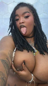 Anaa_Fuentess: See what my tongue can do👅😏🥺 ( 4 фото)