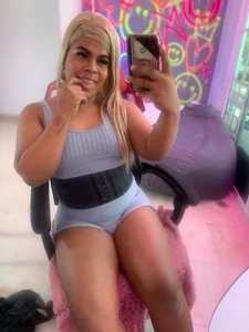 zoee_rose: Public ( 2 фото)