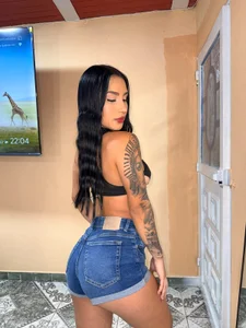 mia_thron Public Pic 5