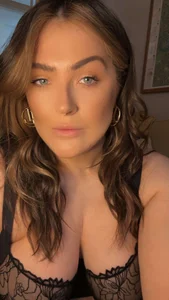 CurvyCara Public Pic 2