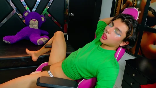 alandelrey57 Alan in green slika 8