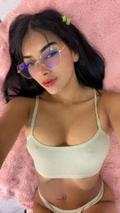 Rubi08_Do you like how the green looks on me? 💚 Bild