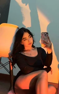 Zarah_tay Public Pic