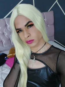 DianaCisneros Blonde Girl. Pic 2