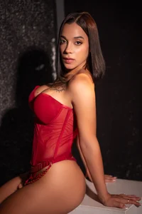 Gentle gaze, dangerous intention💋 de AngelineConnor  2 photos