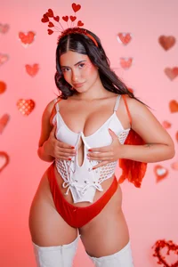 PaulinaBelushi Let me be your valentine! ❤️ Foto 7