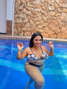 Madison-Diaz Public Foto 2