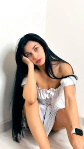 AriannaCruise How do you like my white dress? Immagine  9
