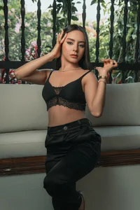 IsabellaMoreau Public Pic