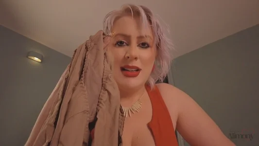 STEALING STEP-MOMMY'S KNICKERS Screengrabs de GoddessAlimony  9 photos