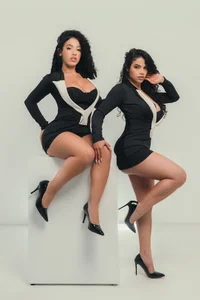 KateSunder The BEST SHOW is COMING soon!! . fénykép