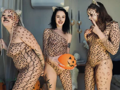 Do you like our Halloween outfits? de RollingTootsie  9 photos