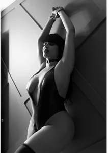 CharlotteAngelss_: black and white ( 3 фото)