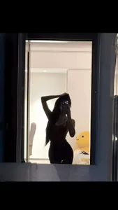 vivi-666 Public Pic 5