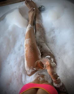 catalina__loversのCome and join me🍷の 2枚の写真