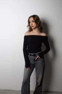 OliviaMoore_: Public ( 2 фото)