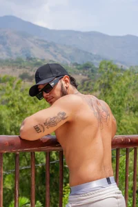 AUSTIN_GREGOR01 HI Pic 4