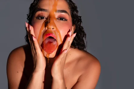 Emma_Thompssonn Golden Temptation 🍯🍯🍯 Foto 2