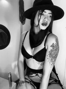 isis_lombardi Public Pic 4